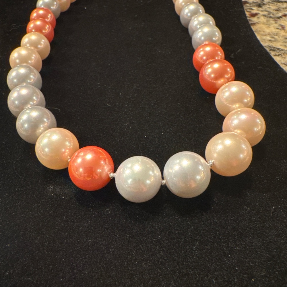 Vintage Graduated Faux Pearl Necklace Pink Gray Coral Sterling 925 Clasp 18” - Picture 2 of 4
